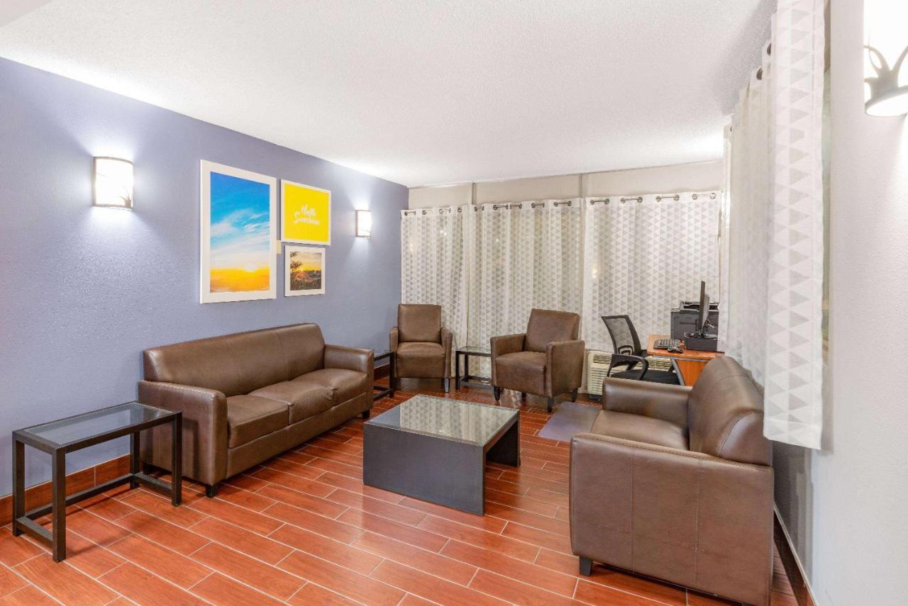 Days Inn By Wyndham Charlottesville/University Area Экстерьер фото