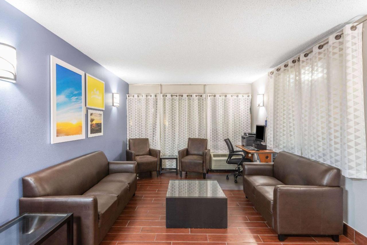 Days Inn By Wyndham Charlottesville/University Area Экстерьер фото