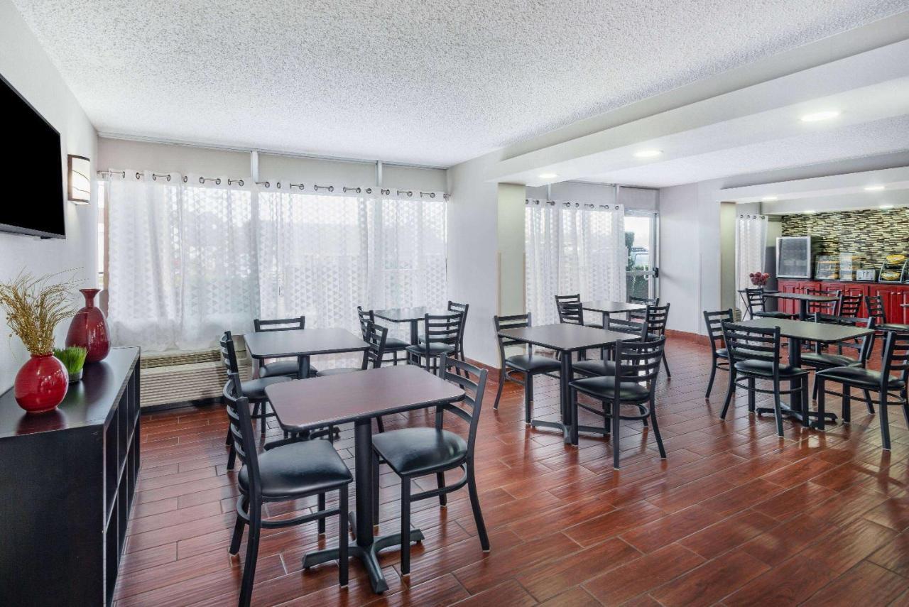 Days Inn By Wyndham Charlottesville/University Area Экстерьер фото