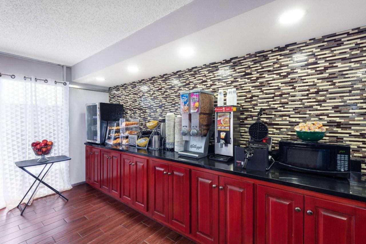 Days Inn By Wyndham Charlottesville/University Area Экстерьер фото