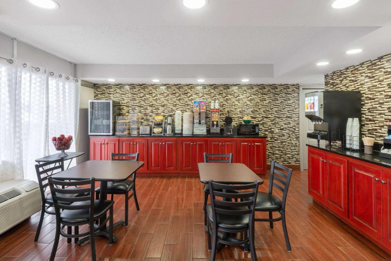Days Inn By Wyndham Charlottesville/University Area Экстерьер фото