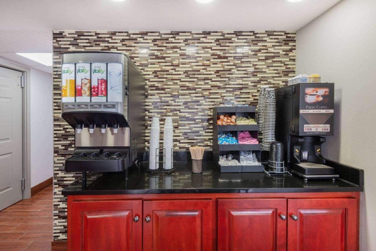 Days Inn By Wyndham Charlottesville/University Area Экстерьер фото