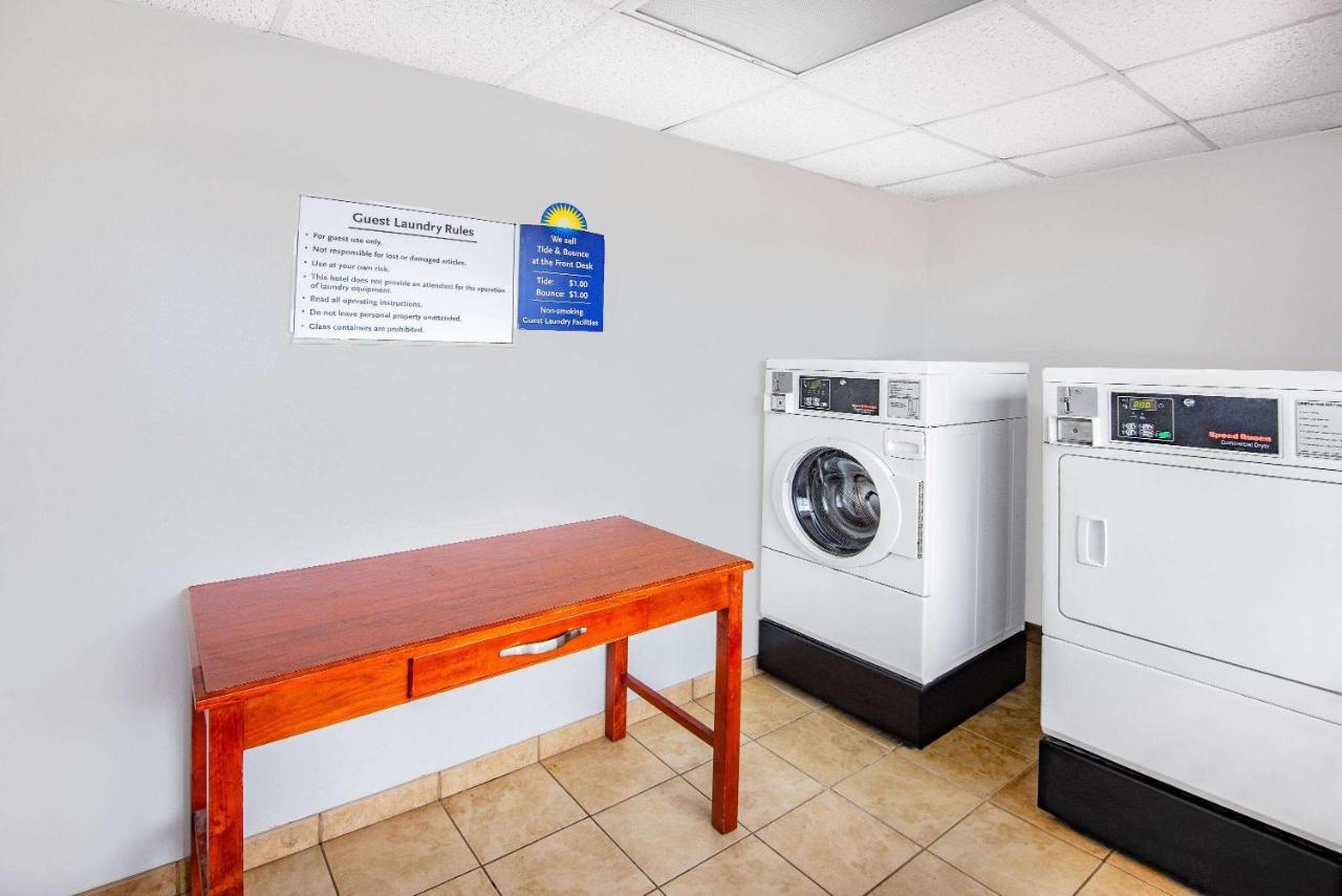 Days Inn By Wyndham Charlottesville/University Area Экстерьер фото